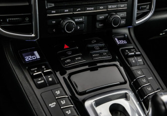 Подержанный автомобиль Porsche Cayenne 2015 года (22 фото)