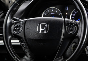 Подержанный автомобиль Honda Crosstour 2013 года (11 фото)