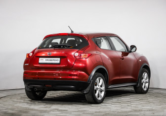 Подержанный автомобиль Nissan Juke 2012 года (5 фото)