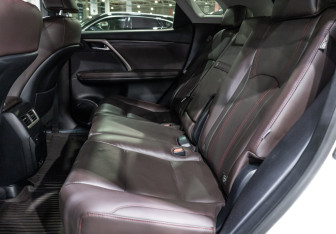 Подержанный автомобиль Lexus RX 2021 года (12 фото)