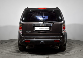 Подержанный автомобиль Honda Pilot 2013 года (6 фото)