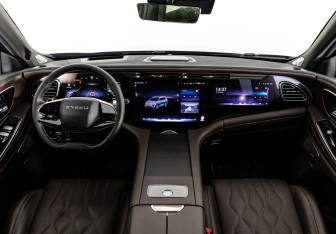 Подержанный автомобиль Exeed VX 2023 года (11 фото)