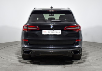 Подержанный автомобиль BMW X5 2019 года (6 фото)