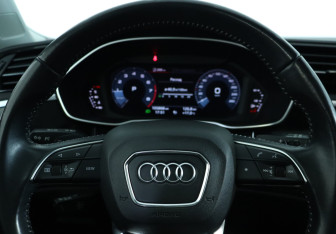 Подержанный автомобиль Audi Q3 2020 года (19 фото)
