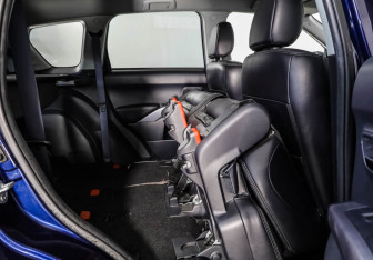 Подержанный автомобиль Peugeot 4007 2010 года (17 фото)