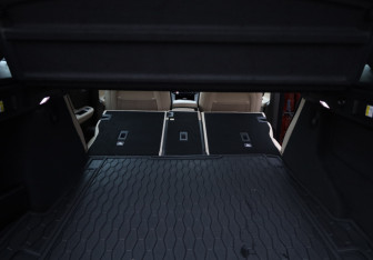 Подержанный автомобиль Jaguar F-Pace 2017 года (15 фото)