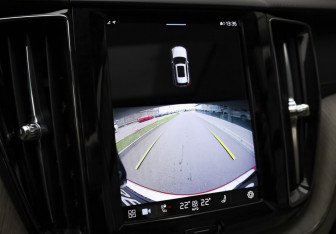 Подержанный автомобиль Volvo XC60 2021 года (17 фото)