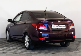 Подержанный автомобиль Hyundai Solaris Sedan 2012 года (7 фото)