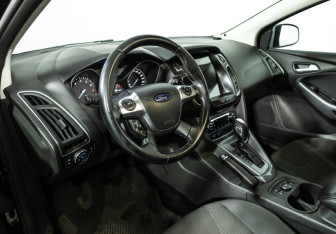 Подержанный автомобиль Ford Focus Hatchback 2013 года (11 фото)