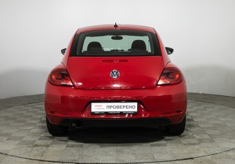 Подержанный автомобиль Volkswagen Beetle Hatchback 2013 года (6 фото)