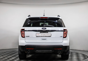 Подержанный автомобиль Ford Explorer 2014 года (6 фото)