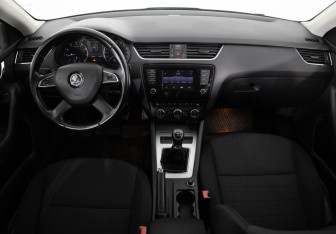 Подержанный автомобиль Skoda Octavia Liftback 2013 года (9 фото)