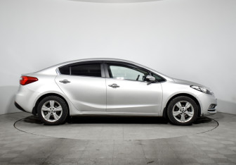 Подержанный автомобиль Kia Cerato Sedan 2013 года (4 фото)