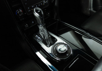 Подержанный автомобиль Infiniti QX80 2014 года (23 фото)