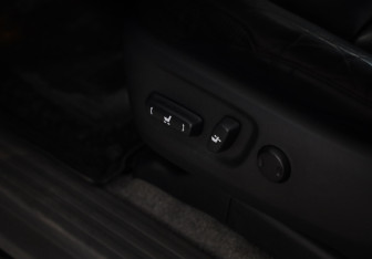 Подержанный автомобиль Toyota Land Cruiser Prado 2012 года (23 фото)
