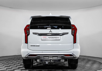 Подержанный автомобиль Mitsubishi Montero Sport 2022 года (6 фото)