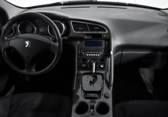 Подержанный автомобиль Peugeot 3008 2012 года (11 фото)
