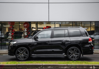 Подержанный автомобиль Toyota Land Cruiser Suv 2020 года (9 фото)