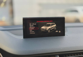 Подержанный автомобиль Audi Q7 2016 года (25 фото)