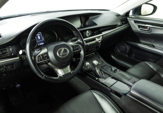 Подержанный автомобиль Lexus ES 2016 года (11 фото)