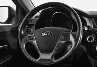Подержанный автомобиль Kia Rio Sedan 2015 года (13 фото)