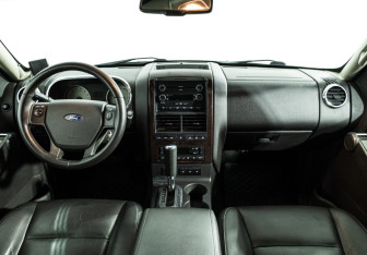 Подержанный автомобиль Ford Explorer 2008 года (13 фото)
