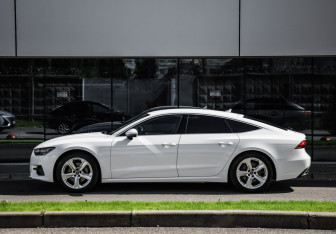 Подержанный автомобиль Audi A7 2021 года (9 фото)