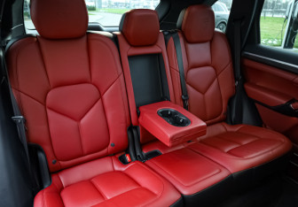 Подержанный автомобиль Porsche Cayenne 2016 года (29 фото)