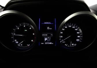 Подержанный автомобиль Toyota Land Cruiser Prado 2013 года (15 фото)