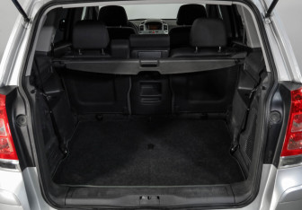 Подержанный автомобиль Opel Zafira Compactvan 2012 года (27 фото)