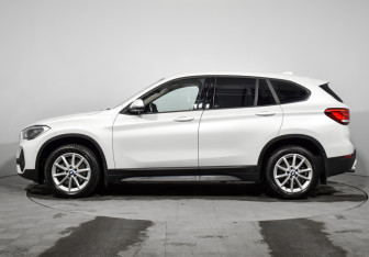 Подержанный автомобиль BMW X1 2020 года (8 фото)