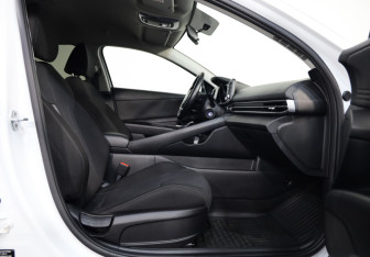 Подержанный автомобиль Hyundai Elantra Sedan 2021 года (21 фото)