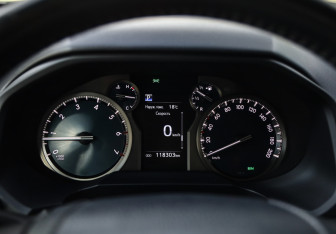 Подержанный автомобиль Toyota Land Cruiser Prado 2018 года (14 фото)