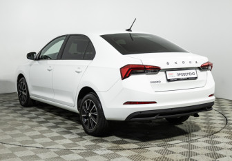 Подержанный автомобиль Skoda Rapid Liftback 2021 года (7 фото)