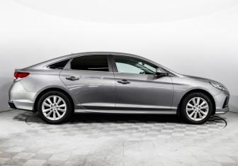 Подержанный автомобиль Hyundai Sonata 2018 года (8 фото)