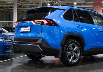 Подержанный автомобиль Toyota RAV4 2020 года (7 фото)