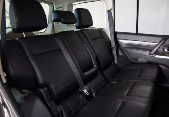 Подержанный автомобиль Mitsubishi Pajero 2012 года (19 фото)