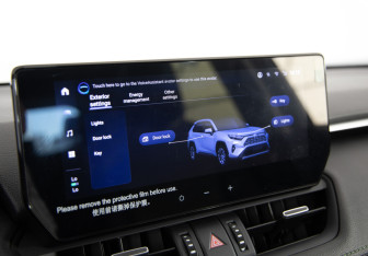 Подержанный автомобиль Toyota RAV4 2024 года (20 фото)