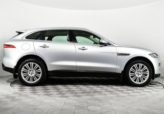 Подержанный автомобиль Jaguar F-Pace 2017 года (4 фото)