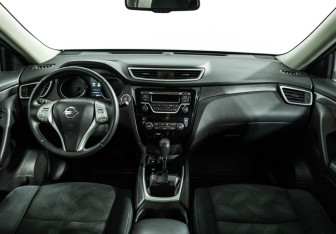 Подержанный автомобиль Nissan X-Trail 2017 года (13 фото)