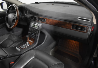 Подержанный автомобиль Volvo XC70 2008 года (12 фото)