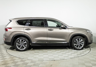 Подержанный автомобиль Hyundai Santa Fe 2019 года (4 фото)