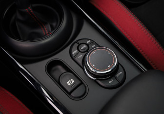 Подержанный автомобиль MINI Clubman Wagon 2018 года (22 фото)