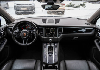 Подержанный автомобиль Porsche Macan 2015 года (12 фото)