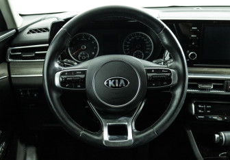 Подержанный автомобиль Kia K5 2021 года (16 фото)