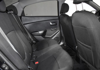 Подержанный автомобиль Kia Rio Sedan 2011 года (11 фото)