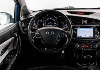 Подержанный автомобиль Kia Ceed Hatchback 2013 года (11 фото)