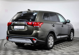 Подержанный автомобиль Mitsubishi Outlander 2020 года (5 фото)
