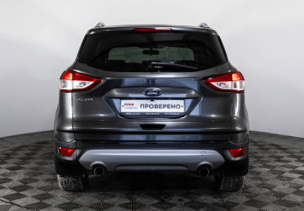 Подержанный автомобиль Ford Kuga 2016 года (6 фото)