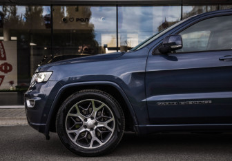 Подержанный автомобиль Jeep Grand Cherokee 2021 года (10 фото)